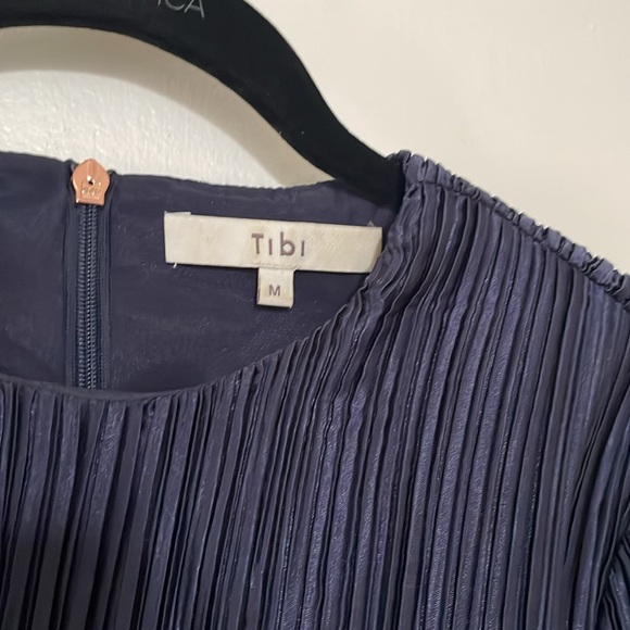 Tibi long sleeve plisse pleated top in navy, size Medium - Picture 3 of 3